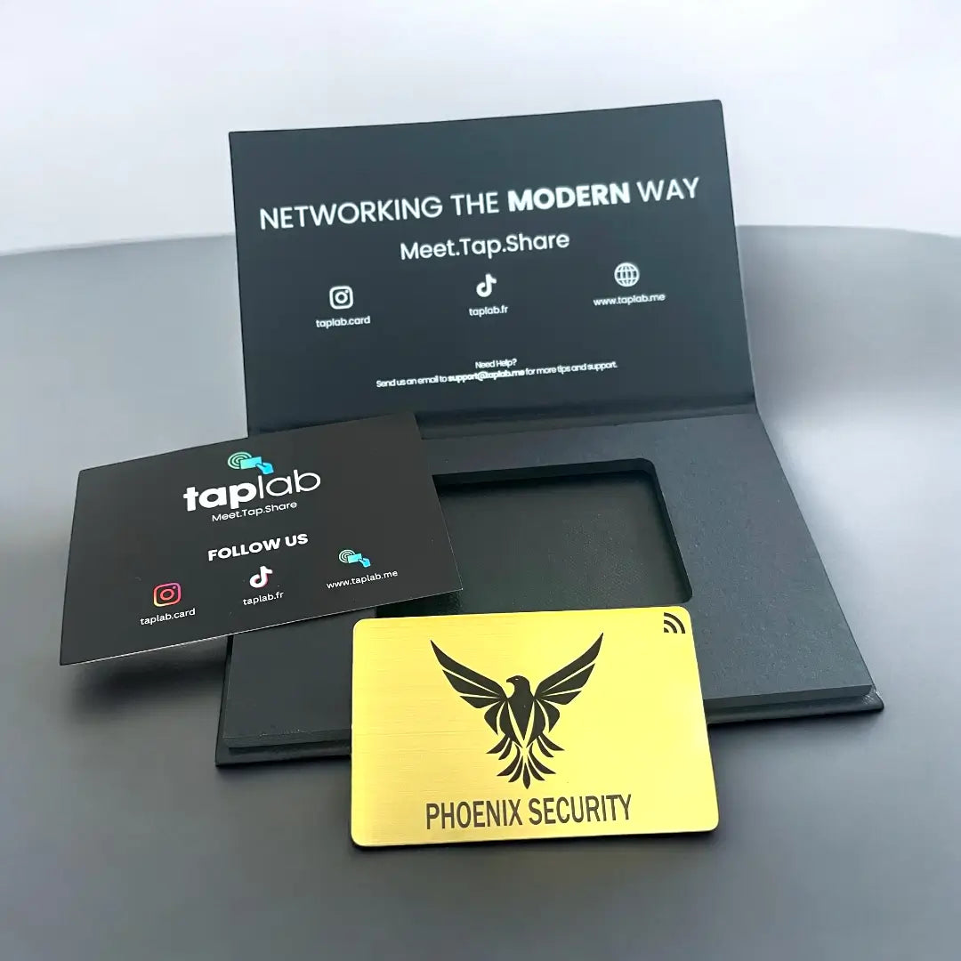 Carte de visite NFC en or brossé avec son emballage et flyer promotionnel